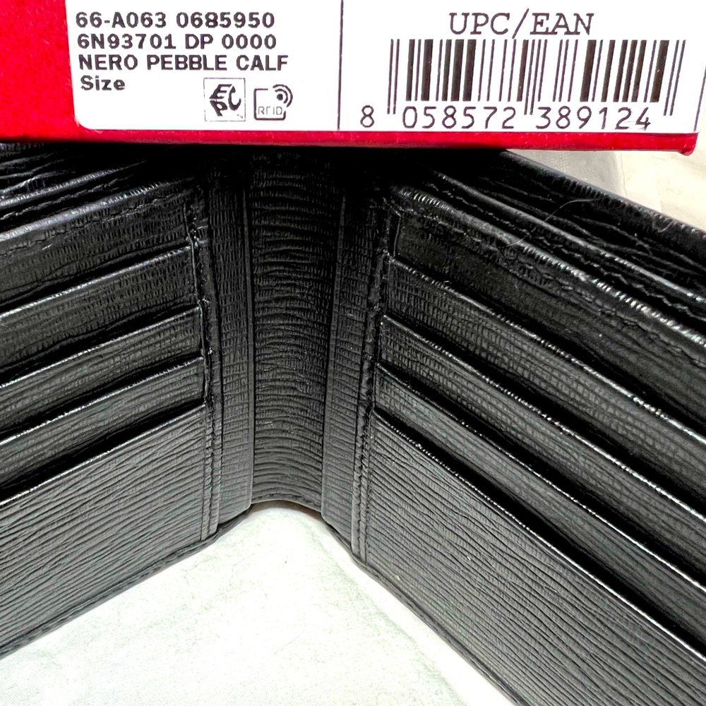 NIB: Mens Wallet expertly crafted with exquisite stitching. Slim and stylish.